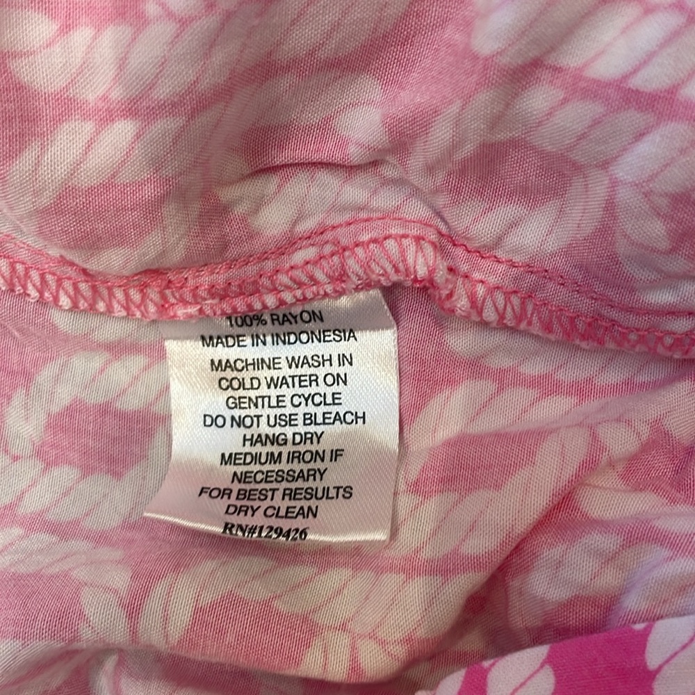 Escapada pink shorts. Size small. - Picture 4 of 4